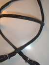 Trense rundflettet - n�se/pandb�nd - samt sidestykker. Incl. matchende t�jle m/sp�nder.  Farve sort m/ blanke el. messing sp�nder. 